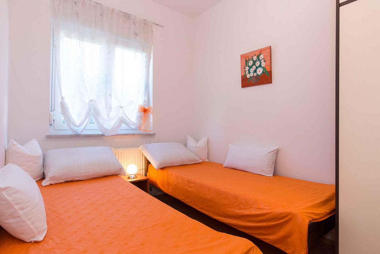 A-20084-c - Private accommodation - Apartments with a parking space Malinska, Krk