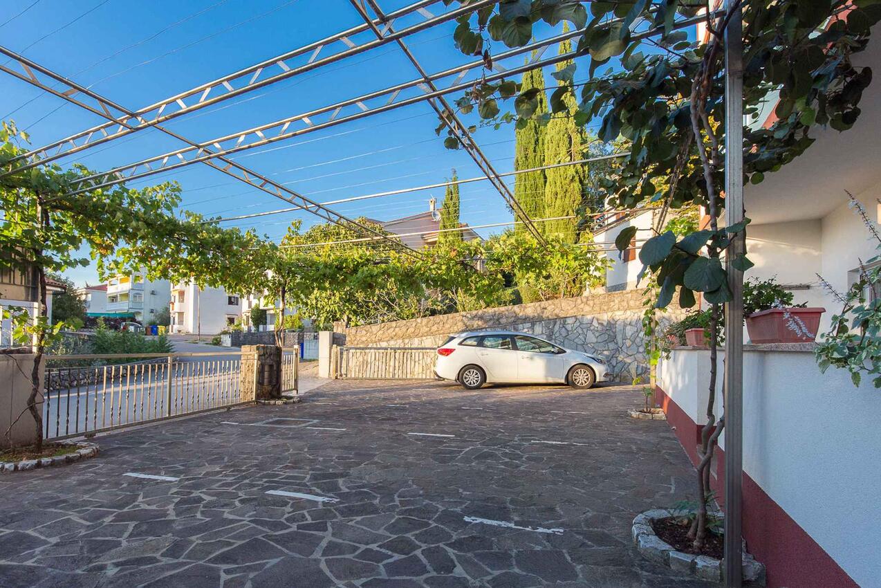 Parking lot - Apartments with a parking space Malinska, Krk