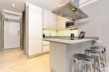 Apartmanok a tenger mellett medencével Podstrana, Split - 20098