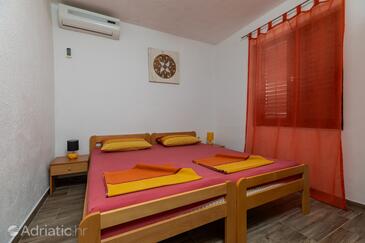 Appartamenti con parcheggio Stanici, Almissa - Omiš - 20107