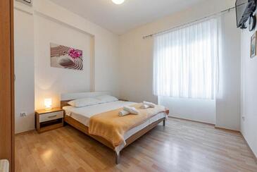 Hiša za družino z bazenom ob morju Ugljan - 20109