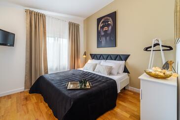 Apartamentos con parking Sutivan, Brac - 20155