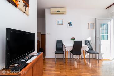 Apartments with parking space Novi Vinodolski - 20166