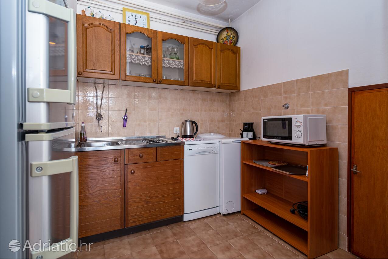 Apartments with parking spaces Novi Vinodolski - 20166