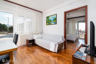 Apartments with parking space Novi Vinodolski - 20166