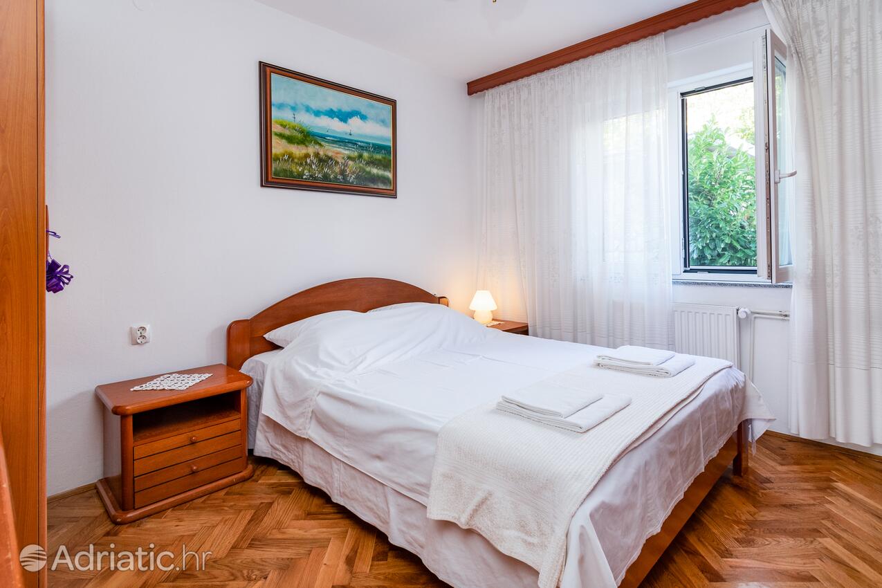 Apartments with parking spaces Novi Vinodolski - 20166