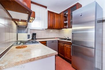 Apartments with parking space Novi Vinodolski - 20166