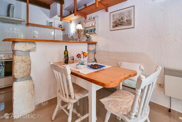 Apartmanok családok részére medencével Barbat, Rab - 20170