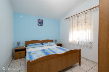 Apartments with parking space Vir - 20177