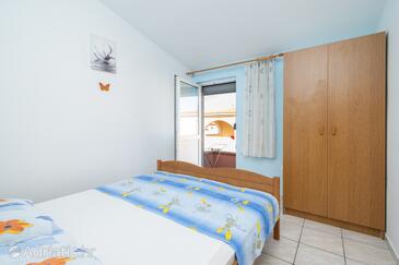 Apartments with parking space Vir - 20177