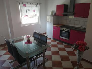 Apartments with parking space Vir - 20183