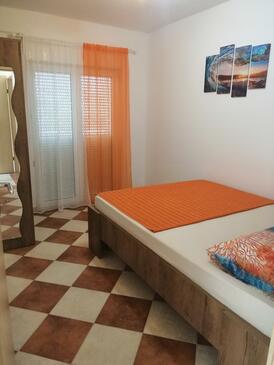 Apartments with parking space Vir - 20183