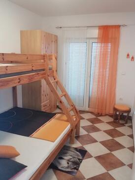 Apartments with parking space Vir - 20183