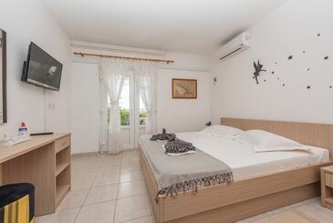 Apartments by the sea Brela, Makarska - 20186