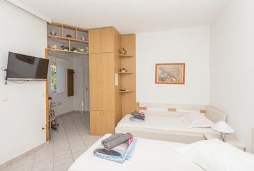 Apartments by the sea Brela, Makarska - 20186