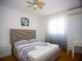 Makarska, Dormitor 1 în unitate de cazare tip apartment, aer condiționat disponibil şi WiFi.