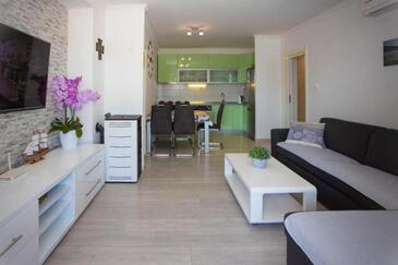 Apartments with parking space Makarska - 20195