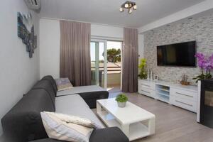 Three bedroom apartment Makarska (A-20195-a)