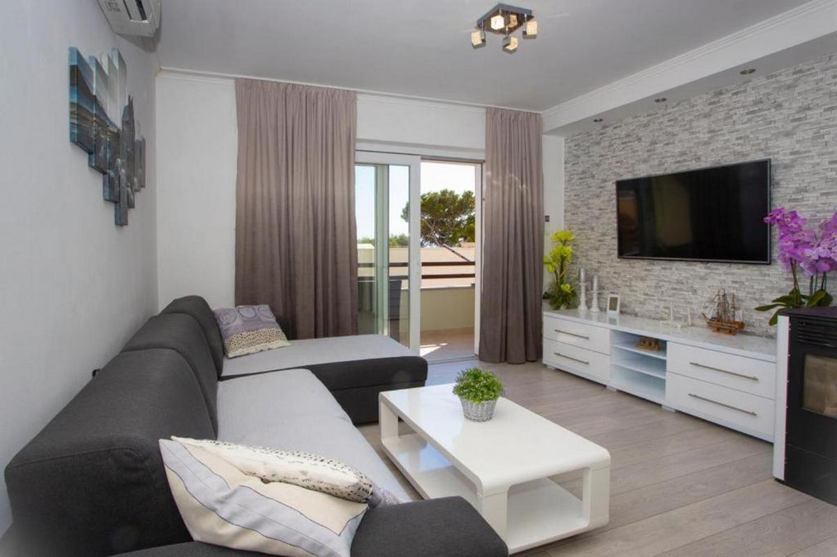 Apartments with parking spaces Makarska - 20195