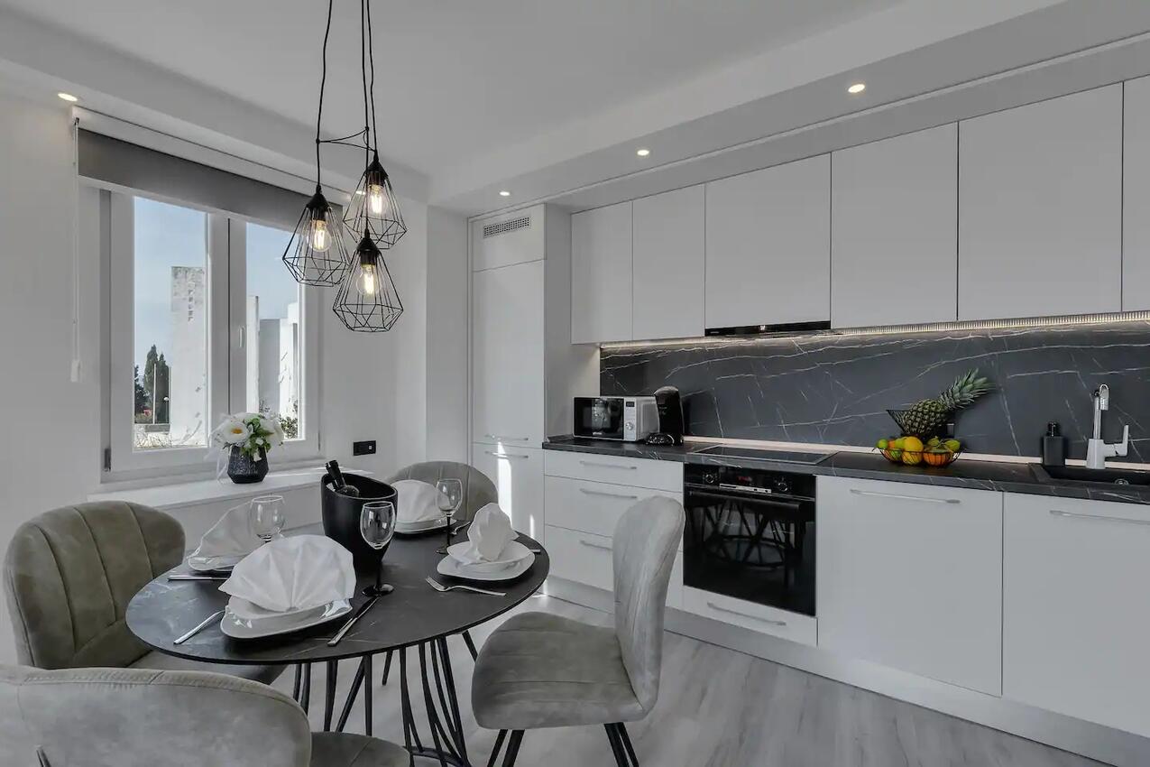 Apartments by the sea Makarska - 20196