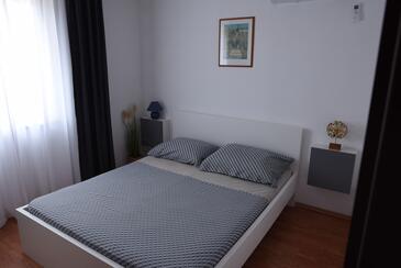 Apartamentos con piscina adecuados para familias con niños Vir - 20197