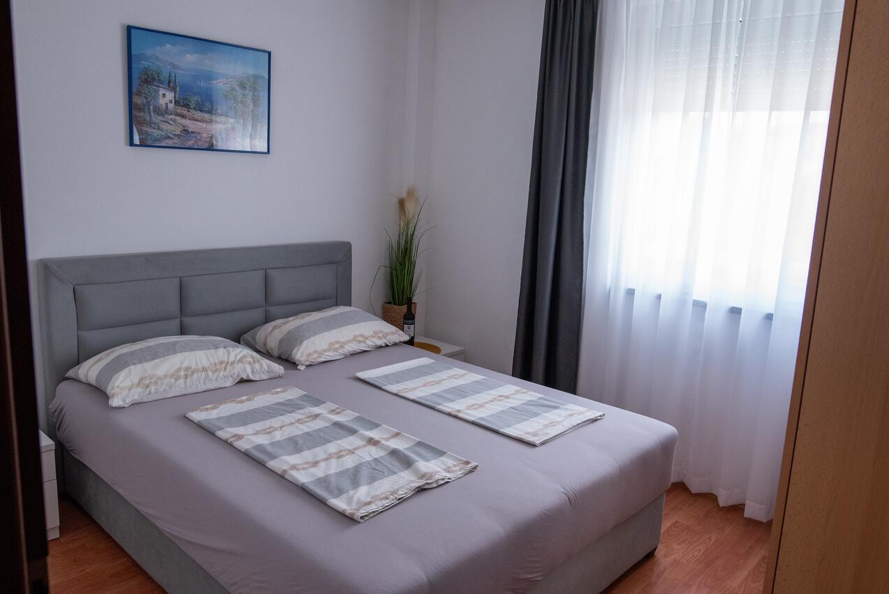 Family-friendly apartments with swimming pool Vir - 20197