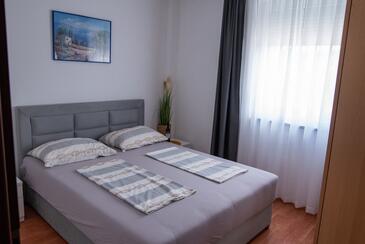 Family-friendly apartments with swimming pool Vir - 20197