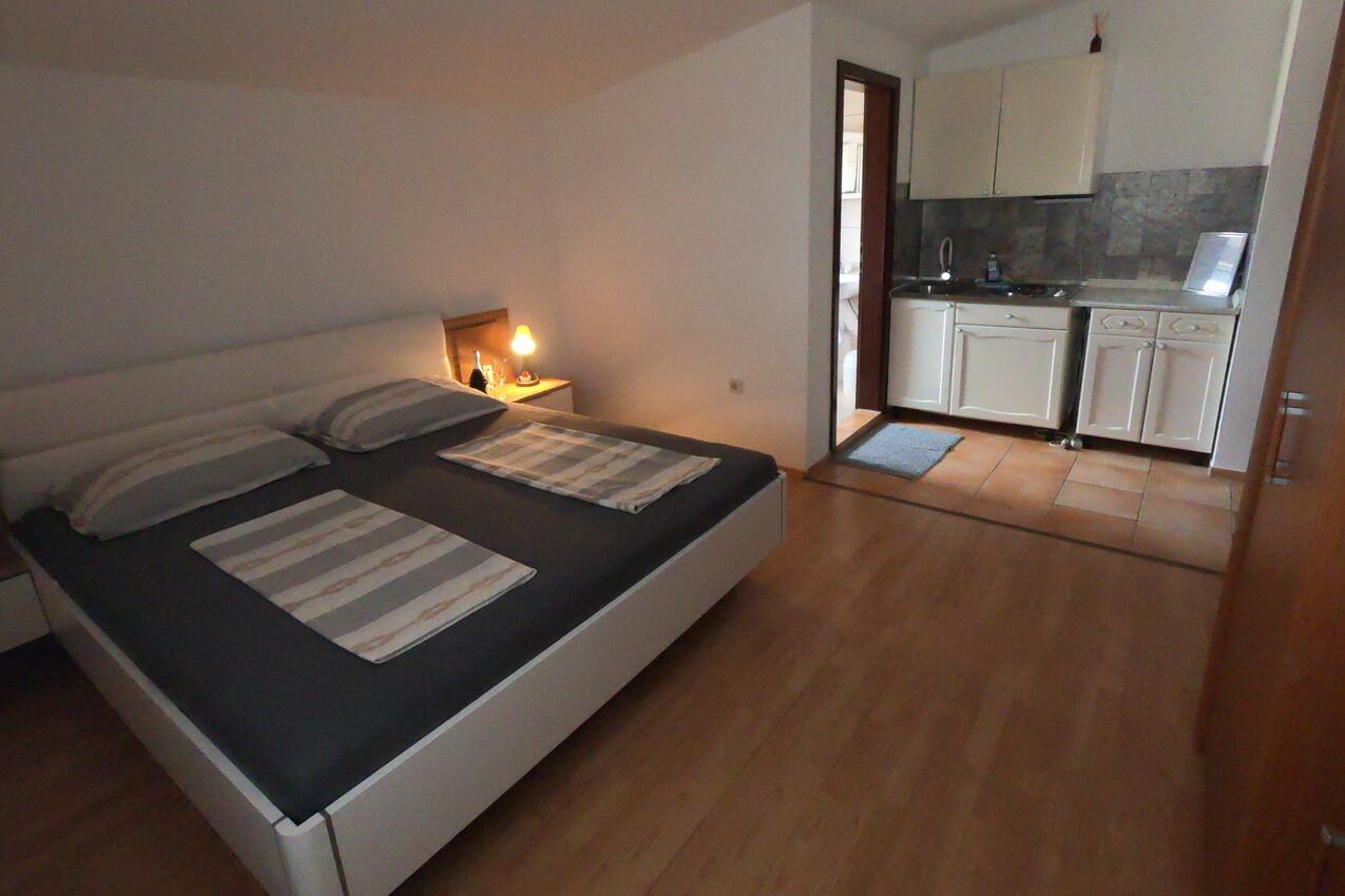 Family-friendly apartments with swimming pool Vir - 20197