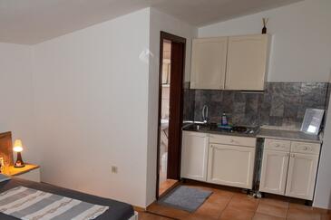 Family-friendly apartments with swimming pool Vir - 20197