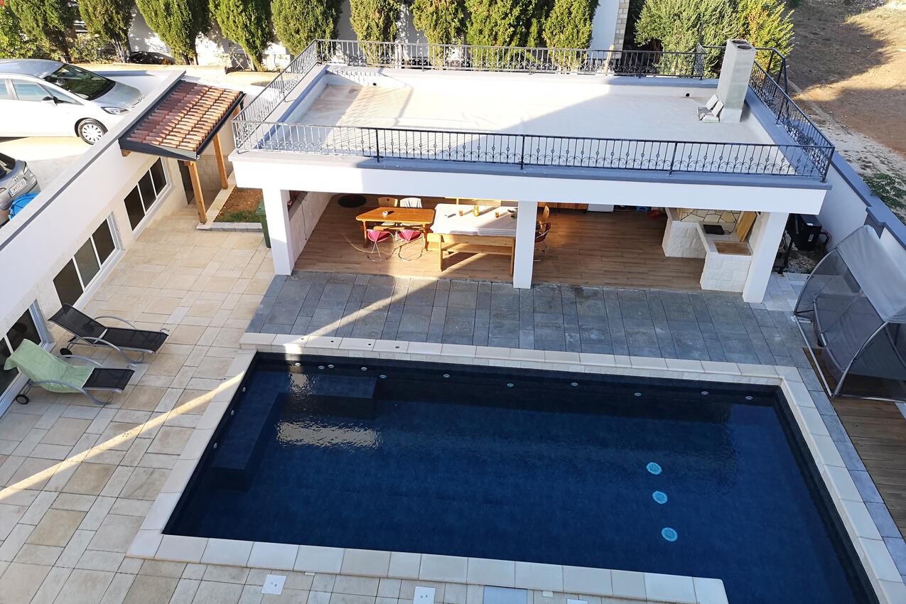 Family-friendly apartments with swimming pool Vir - 20197