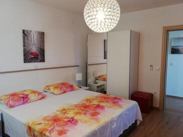 Apartments with parking space Vir - 20205