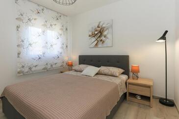 Ferienwohnungen mit Parkplatz Kastel Gomilica, Kastela - 20245