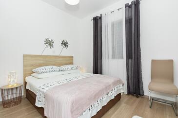 Apartmanok családok részére medencével Brodarica, Sibenik - 20248