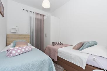 Apartmanok családok részére medencével Brodarica, Sibenik - 20248