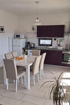 Apartmani s bazenom pogodni za obitelji s djecom Brodarica, Šibenik - 20248