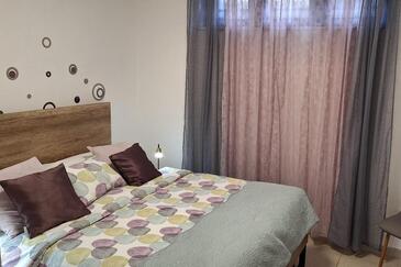 Family-friendly apartments with swimming pool Brodarica, Šibenik - 20248