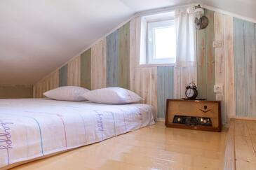 Ház családok részére medencével Bilice, Krka - 20249