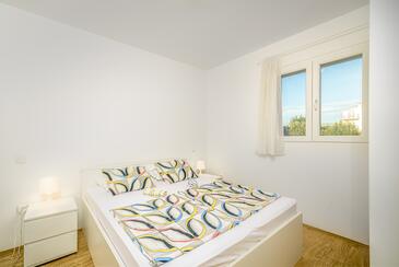 Apartments with parking space Vir - 20252