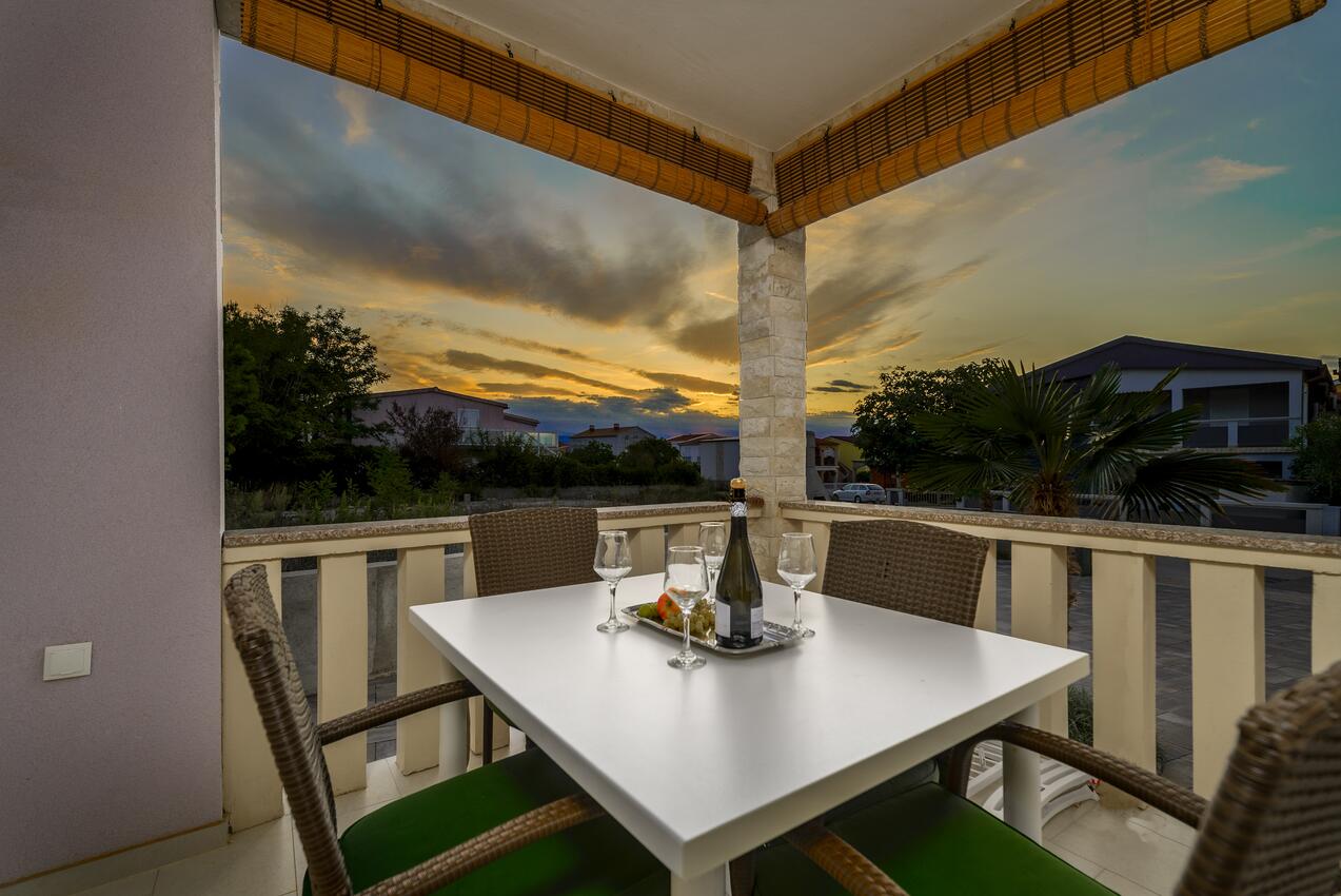 Apartments with parking space Vir - 20252