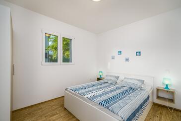 Apartments with parking space Vir - 20252