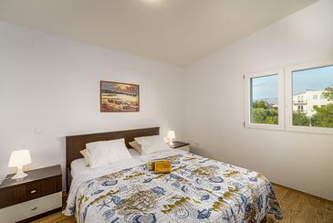 Apartments with parking space Vir - 20252