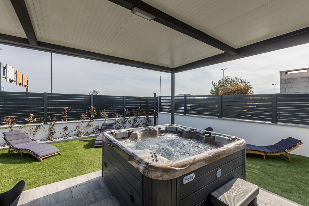 Ferienwohnungen mit Parkplatz Kastel Luksic, Kastela - 20265