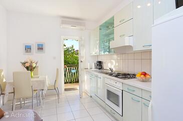 Apartments by the sea Seget Donji, Trogir - 2029