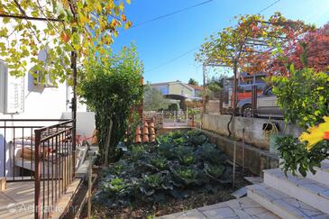 Apartmanok parkolóhellyel Slatine, Ciovo - 2030