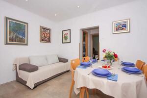 Three bedroom apartment Trogir (A-20307-a)
