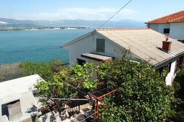 Apartment with terrace Mastrinka, Central Dalmatia
