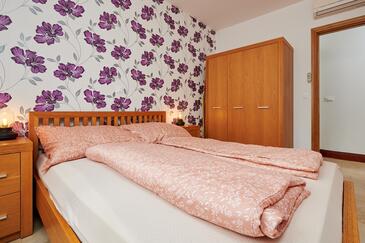 Ferienwohnungen mit Pool für Familien Slatine, Ciovo - 20341