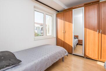 Apartments with terrace Vir, North Dalmatia