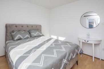 Apartments with terrace Vir, North Dalmatia