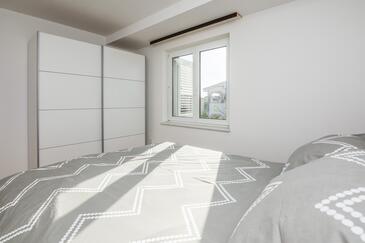 Apartments with terrace Vir, North Dalmatia